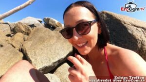 Dünne Milf am Strand treffen und ficken