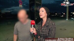 Frau sucht auf der Straße Männer für Sex