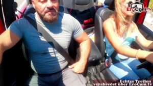 Blowjob und Sex im Auto mit einer geilen Milf