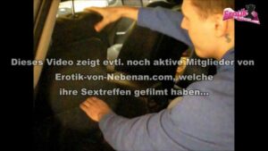 Schwarze Milf Schönheit beim Sex im Auto